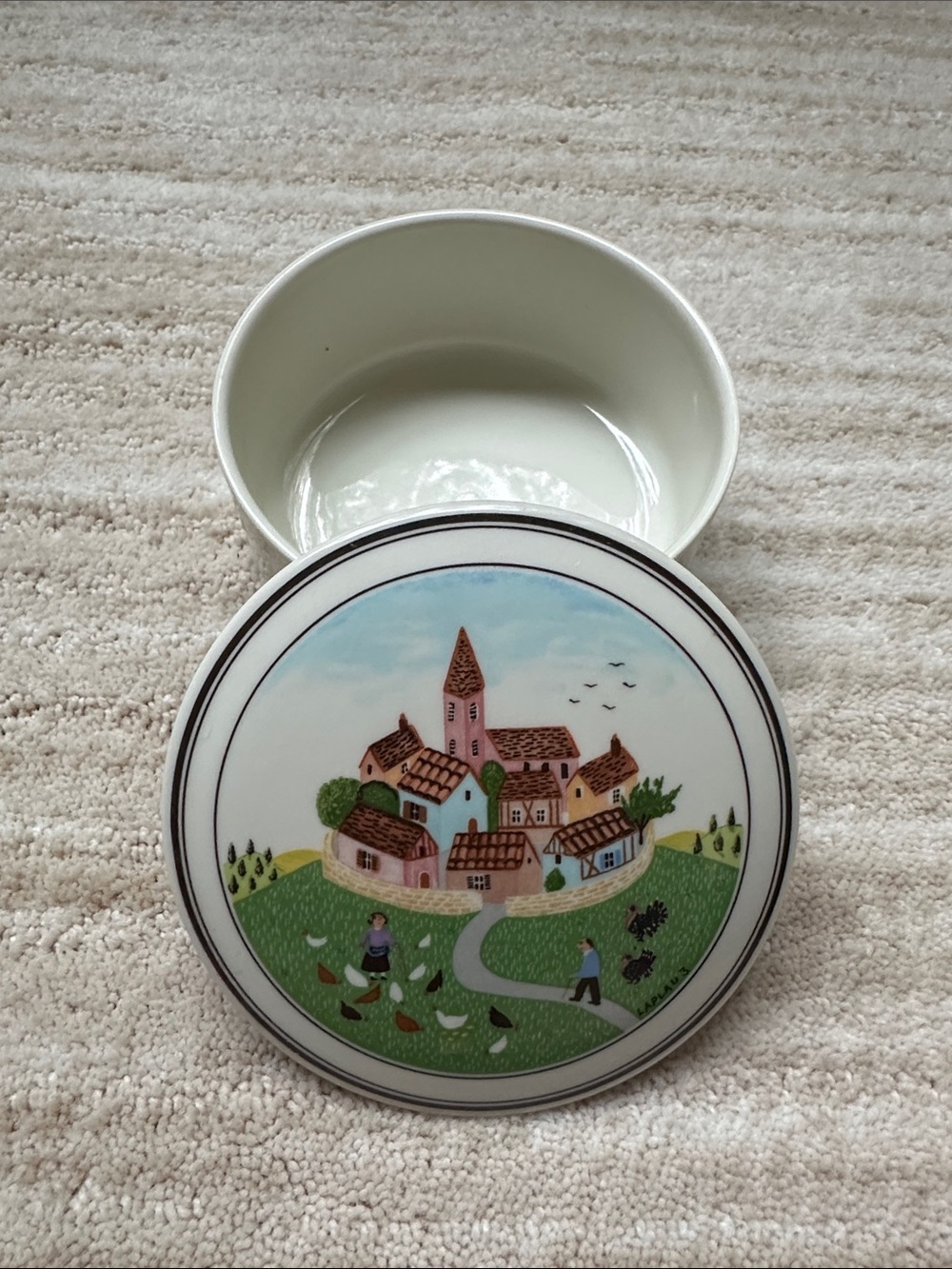 VILLEROY & BOCH Porcelain DESIGN NAIF-VILLAGE on Hill 4" Round Trinket Box & Lid